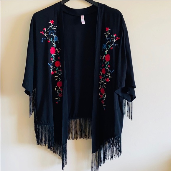 Xhilaration Sweaters - Xhilaration Fringed Throw Over Kimono